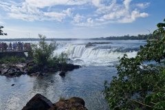Wasserfälle-Iguazu-zu-Fuß-1