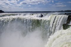 Wasserfälle-Iguazu-zu-Fuß-3